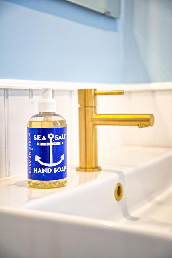 Nautical Nest Hudson Hotel Bagian luar foto